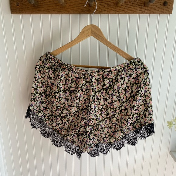 Floral and Lace Drawstring Shorts - Picture 2 of 4